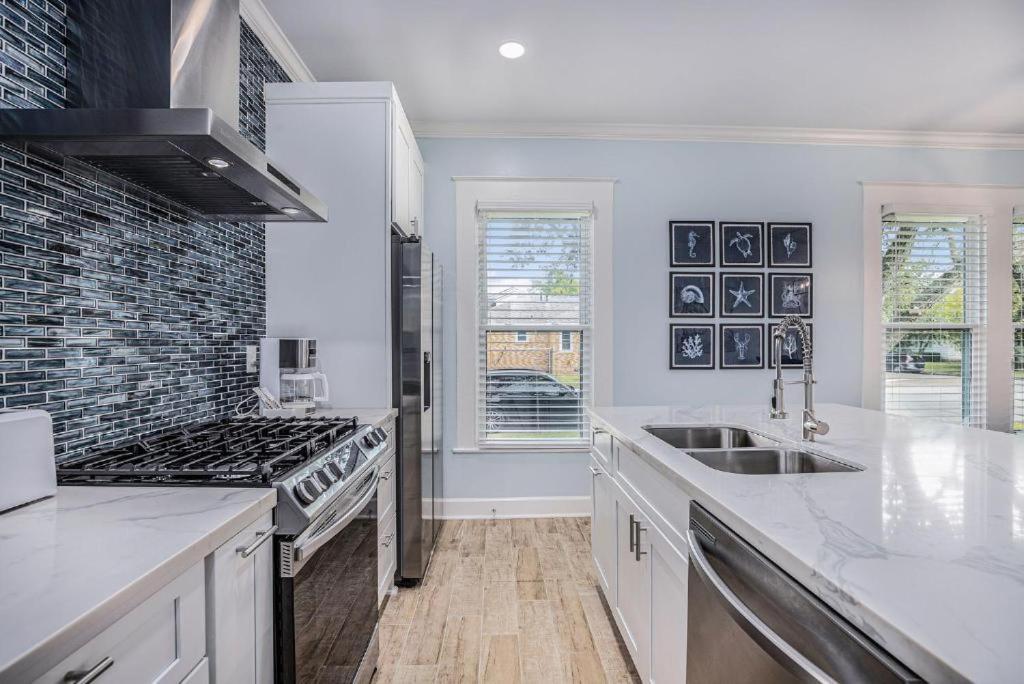 Luxury Designer Villa By The Beach Bright Beautiful Brand New Galveston Esterno foto
